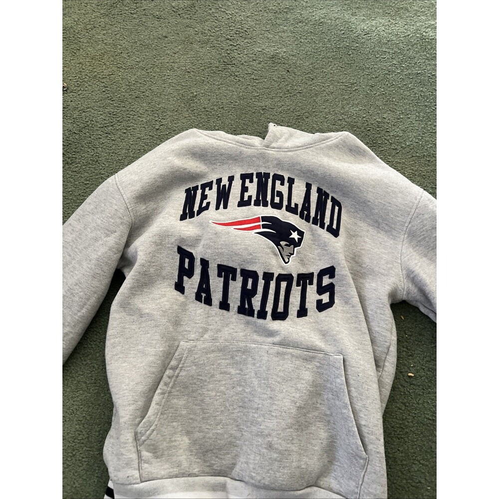 Boys New England Patriots Embroidered Hoodie Size M